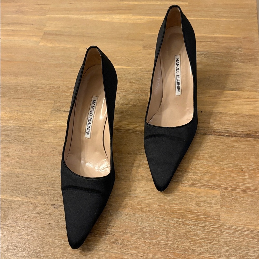 Manolo Blahnik Classic Black Stiletto Pumps